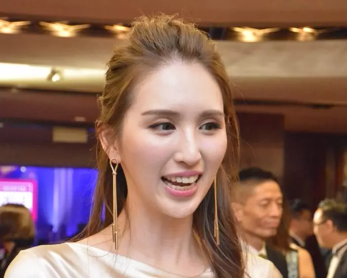 何天兒（原名何傲兒）曾參選2007年香港小姐競選。