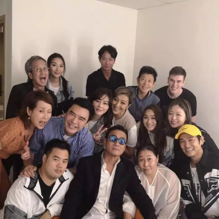 上山詩鈉人面廣。