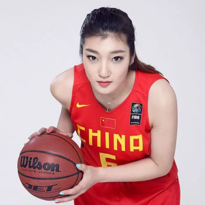 李夢為中國女子籃球隊成員,2013年已加入中國代表隊出賽。