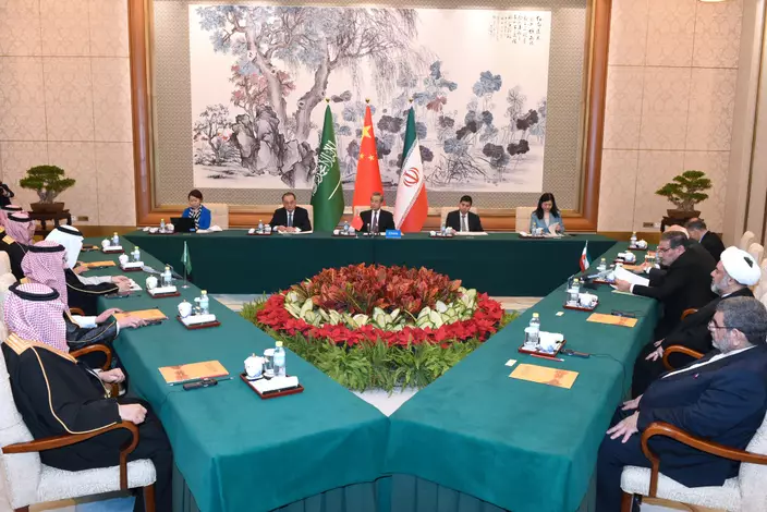 王毅周五(10日)在北京主持沙特和伊朗對話閉幕式。新華社