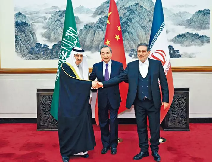 王毅在北京主持沙特和伊朗對話閉幕式。