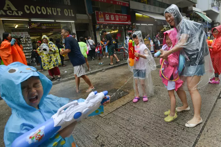 九龍城潑水節活動因疫情停辦三年後，今年復辦。(資料圖片)