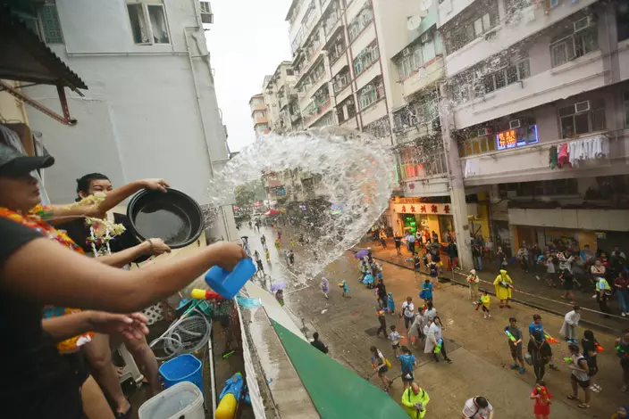 九龍城潑水節活動因疫情停辦三年後，今年復辦。(資料圖片)