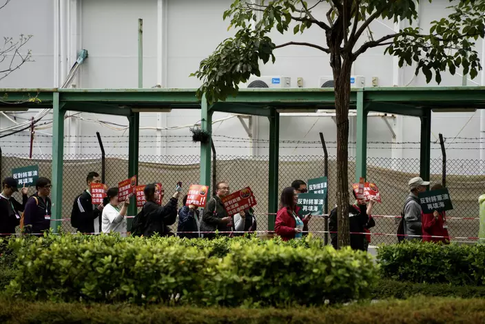 將軍澳居民遊行反對興建水泥廠。