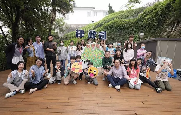 林定國在官邸招待近20位來自香港家庭福利會港島區兩個服務中心的同學。林定國FB圖片