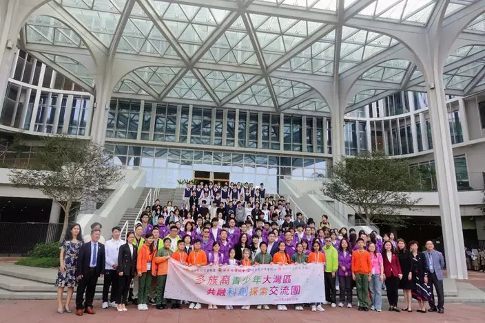逾150名團員包括20多名來自9個非華裔族裔學生到訪內地大灣區多個機構。