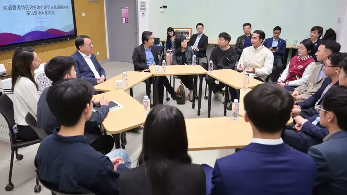 政務司司長陳國基在北京到訪清華大學。政府新聞網