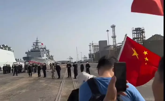 中國軍艦在蘇丹撤僑。