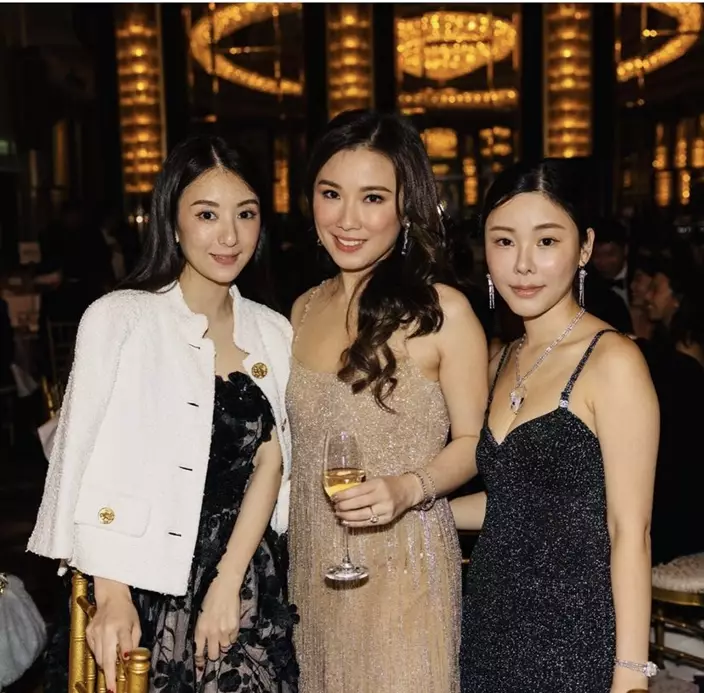 去年11月，劉倩婷邀請方媛及蔡天鳳出席「London Ball 2022」。