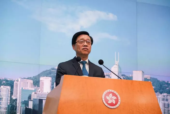 李家超指警方會按法例審視任何公眾活動，形容如果警方發現某人行為不符合香港法律，他們會果斷執法行動。