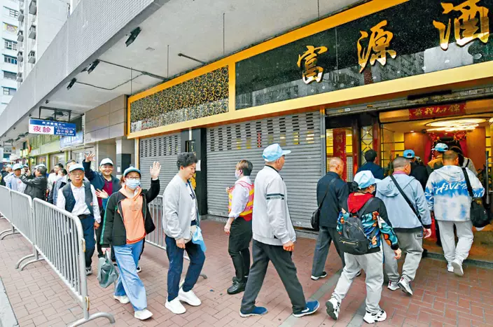 楊永杰指餐廳執枱的時間不足,建議在預約機制多預留10至15分鐘,讓店員有時間準備接待下一團。資料圖片