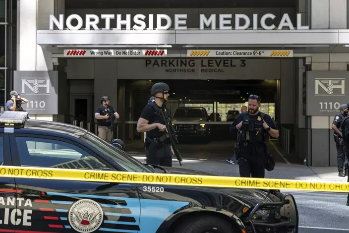 當地警方在事發現場的醫院拉起封鎖線。AP圖片