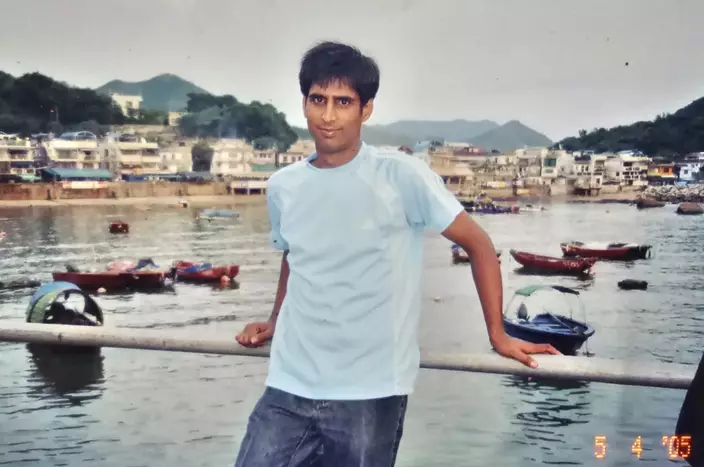 莫里十五年前由巴基斯坦定居，已習慣在港生活。(受訪者提供)