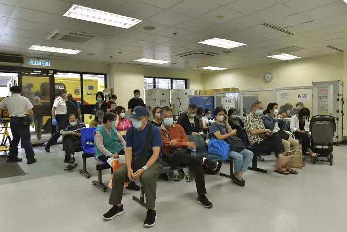 流感及新冠夾擊，近日香港急症室人滿為患。資料圖片