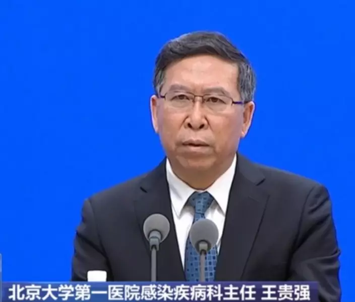 王貴強分析無論是初次感染還是再次感染重症比例都是非常低的。