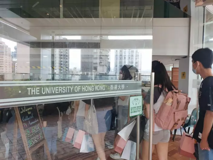 香港大學指下學年起將為入住兩人或三人房的新入住宿生配對室友。資料圖片