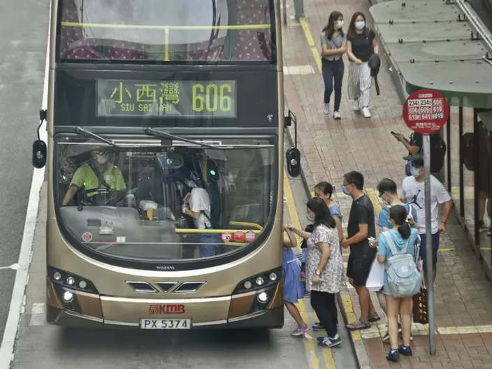 部分通宵巴士路線會作出改道安排。資料圖片