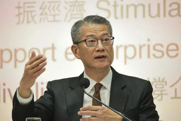 財政司司長陳茂波成為今年飄色的主角之一。資料圖片