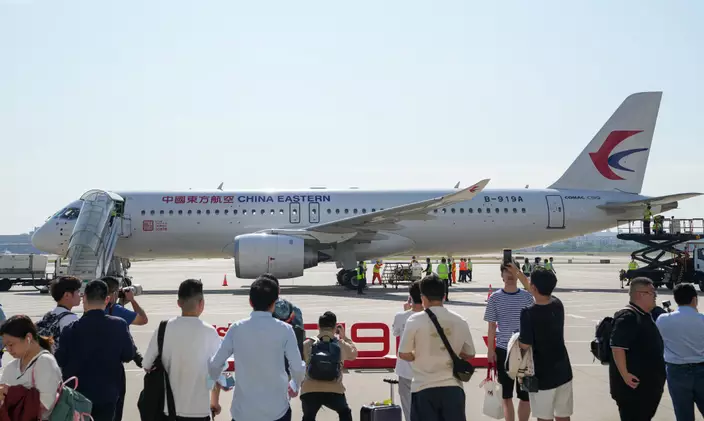 國產C919客機28日早從上海虹橋國際機場起飛。新華社
