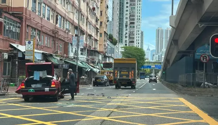 警方不排除有人衝燈肇禍。fb：車cam L（香港群組）