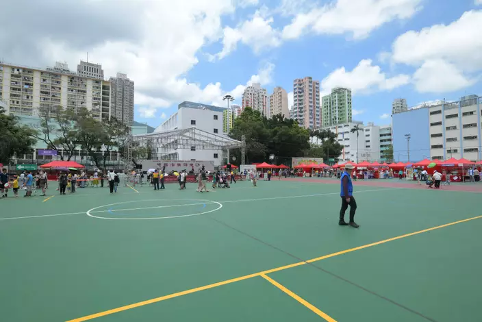 「荃灣市集同樂日」一連3日於荃灣沙咀道遊樂場舉行，28日是活動的最後一日。