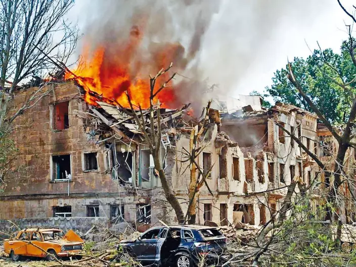 烏克蘭中部第聶伯羅市一診所周五被俄導彈擊中，釀成2死30傷。