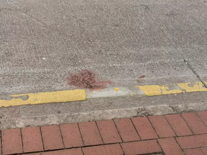 現場遺下一灘血迹。