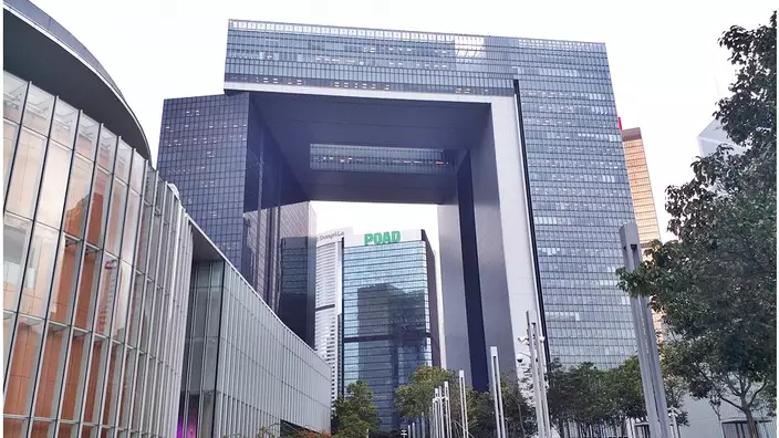 政府調低2019冠狀病毒病疫情的應變級別至「戒備」級別。資料圖片