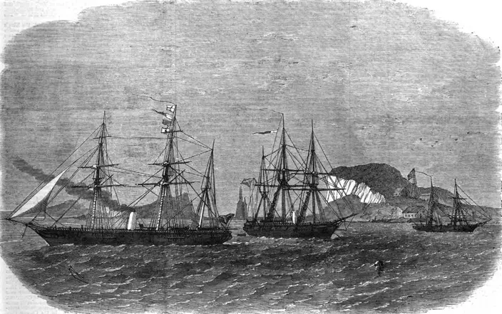 艦隊的中級兵輪「金台號」（圖左）離開山東煙台。圖中是「一統號」。(網上圖片)