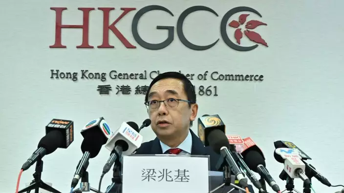 香港總商會上調本港今年GDP增長預測 由3.8%調高至4.2%。