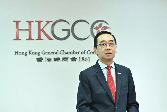 香港總商會上調今年本港全年經濟預測，由原先估計的3.8%，上調至4.2%。