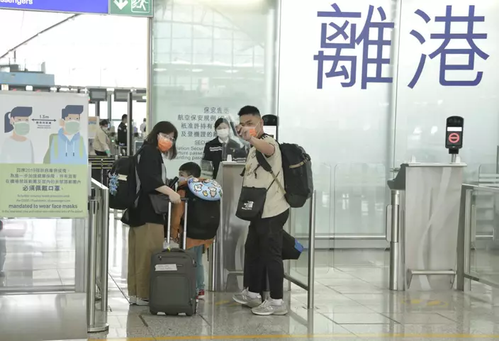 湯家驊寄語移居離港者,如果不信「一國兩制」與國家根本制度,還是留在外國較好。(資料圖片)