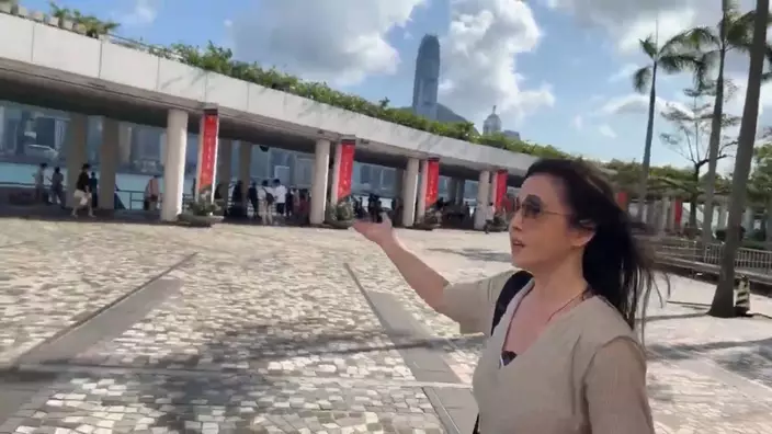 李婉華今午在YouTube直播，原來目前身在香港。