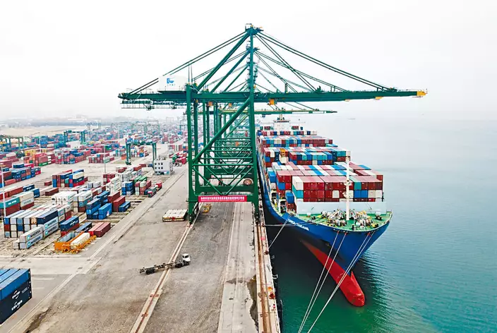 陳茂波展望下半年本港經濟仍要警惕外圍環境的不明朗因素和挑戰，本港貨物出口將繼續面對龐大挑戰。資料圖片