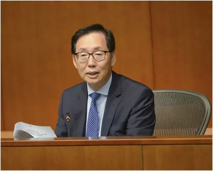 保險界的陳健波亦關注搶人才措施對本地樓市的影響。資料圖片