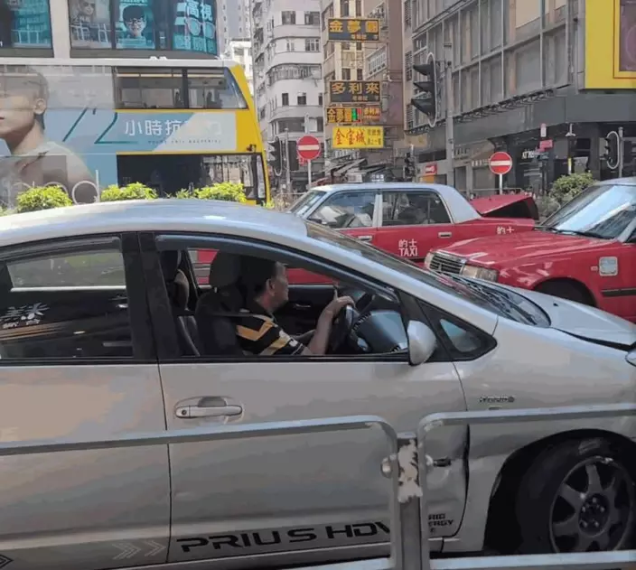 私家車司機年約60歲。fb:馬路的事討論區