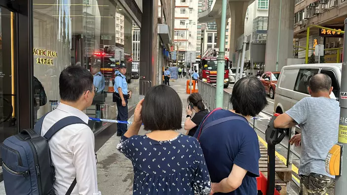 火警期間須疏散大批員工。