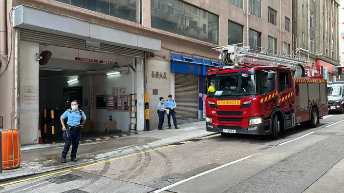 消防到場救火。