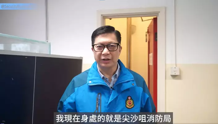 除了解消防員日常之外,還揭秘了消防局内部。(鄧炳強FB影片截圖)