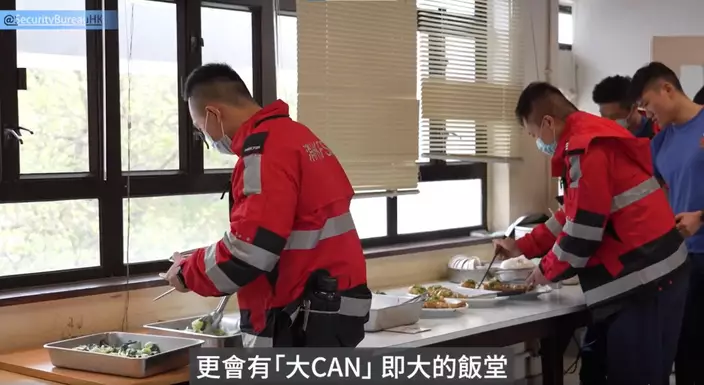 而「大Can」則讓同事在去車和操練之後可以「醫肚」。(鄧炳強FB影片截圖)