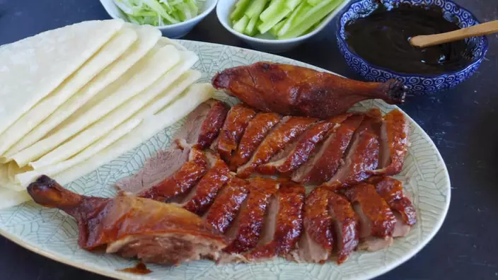 北京烤鴨是中國菜中不可缺席的佳餚美食。 資料圖片