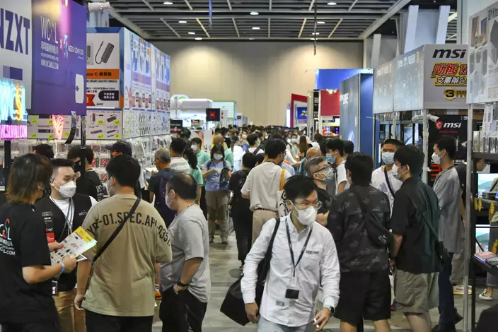 主辦方預計今年參展商多達300間,入場人次有望達60萬。圖為去年電腦通訊節。資料圖片