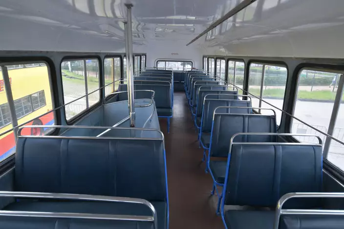 珍寶巴土是首批設有 「3+2」座位的巴士。