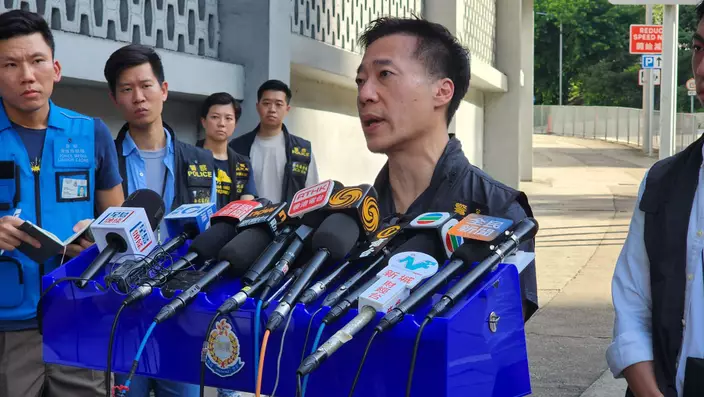 西九龍總區刑事部警司鍾雅倫講述事發經過。