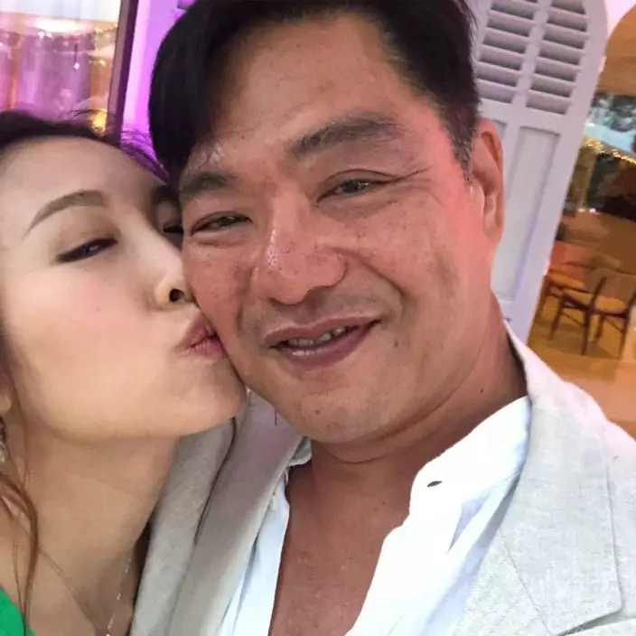 李美慧與老公非常恩愛。