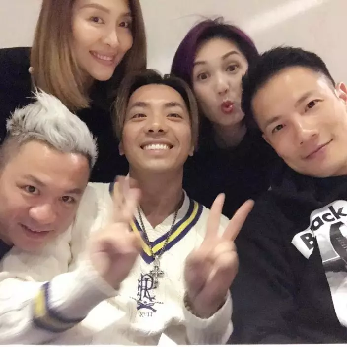 鄭子邦(前中)與不少藝人熟絡。
