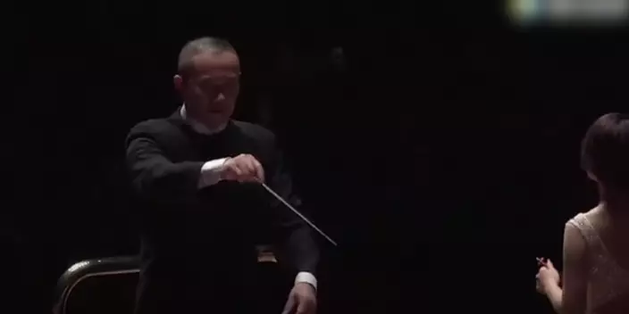 2017年，劉雯雯跟隨著名指揮家譚盾去悉尼演出。（網上圖片）