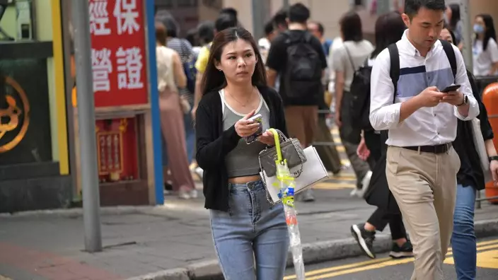 天文台又預料本港8日天氣炎熱,有幾陣驟雨。下午短暫時間有陽光。資料圖片