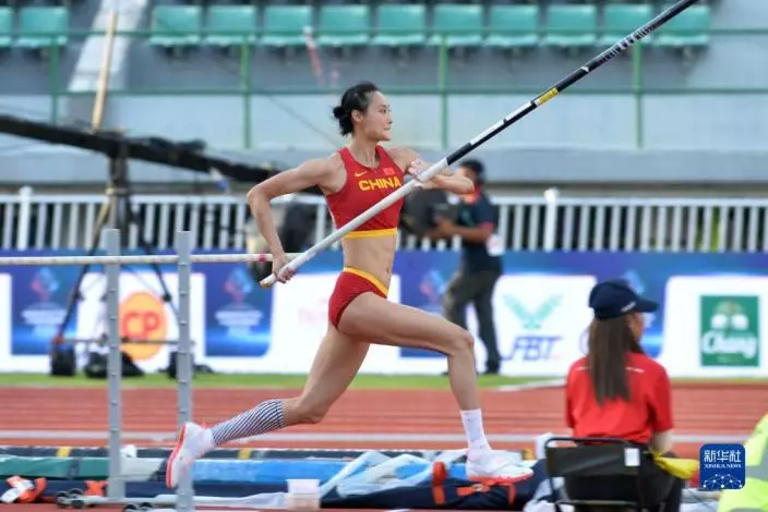 李玲 亞洲錦標賽中國田徑選手李玲奪得女子撐杆跳高冠軍