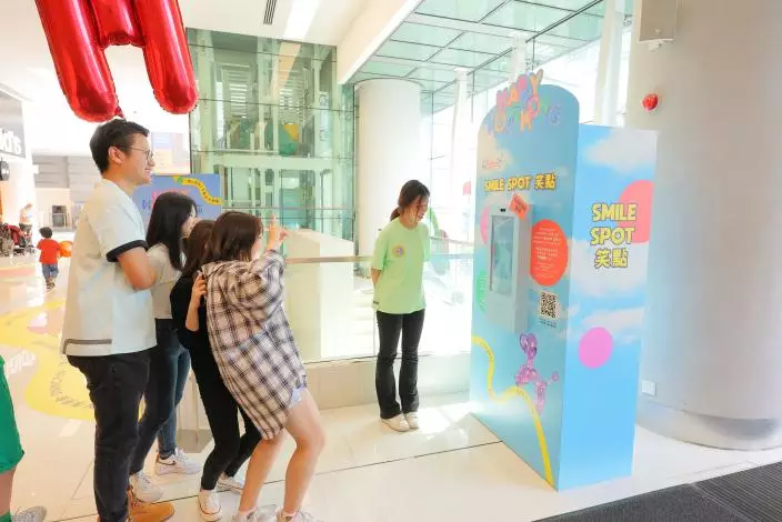 「開心香港」市集@科學園藉著「Smile Spot 笑點」及「笑 Sing 發電站」，收集市民笑臉和歡笑聲。香港科技圈